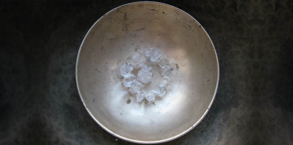 Klangschale mit Kristallkreis